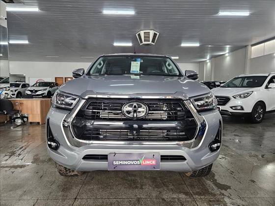 TOYOTA HILUX 2.8 D-4D TURBO DIESEL CD SRX 4X4 AUTOMÁTICO TOYOTA HILUX 2.8 D-4D TURBO DIESEL CD SRX 4X4 AUTOMÁTICO